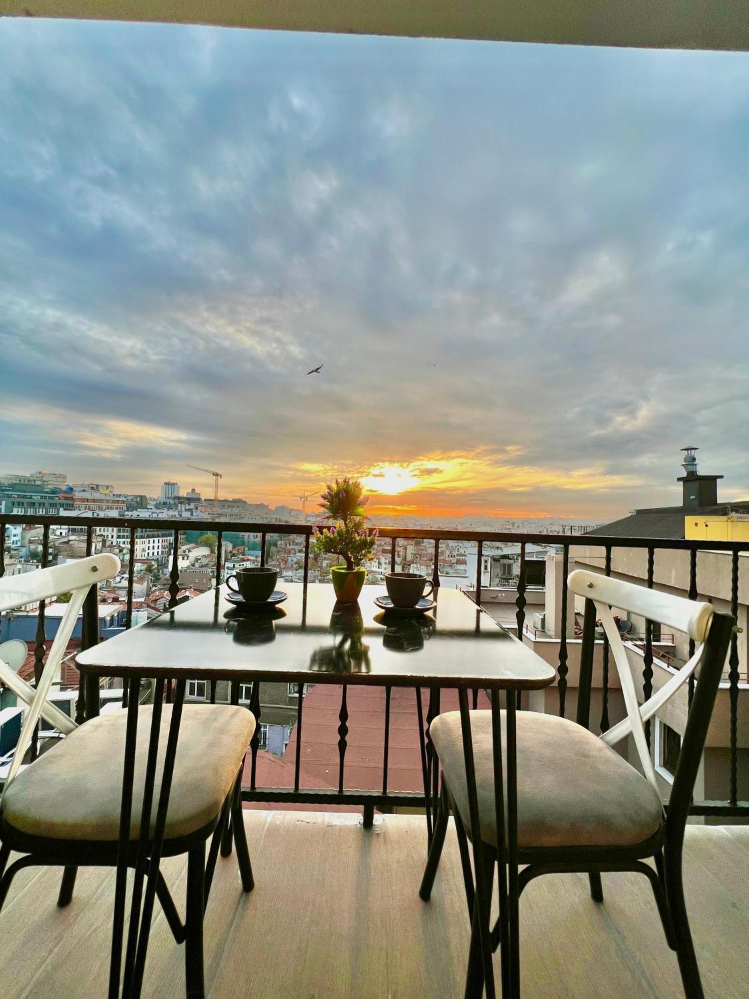 Taksim Larissa Hotel Suites อิสตันบูล ภายนอก รูปภาพ