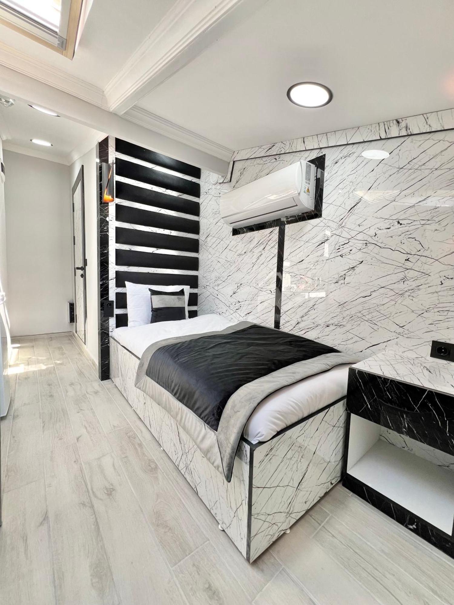 Taksim Larissa Hotel Suites อิสตันบูล ภายนอก รูปภาพ