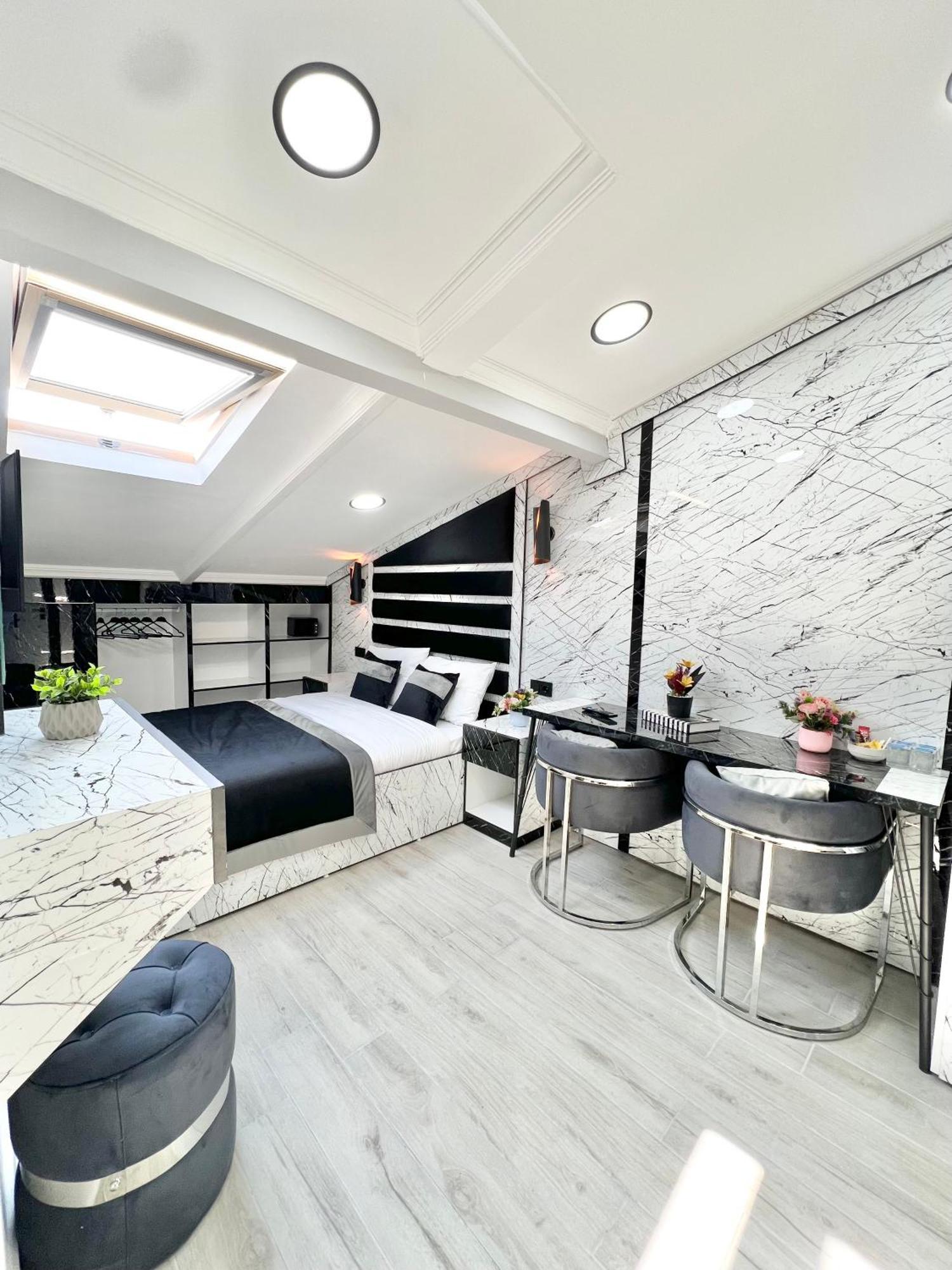 Taksim Larissa Hotel Suites อิสตันบูล ภายนอก รูปภาพ